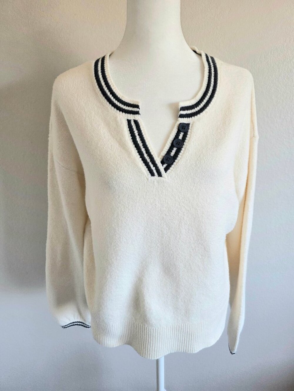 Mason & Belle Ivory With Navy Trim & Buttons Soft Sweater Size L Medium Weight